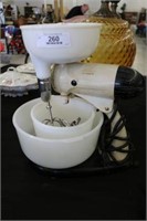 Sunbeam Vintage Mixer & Bowls