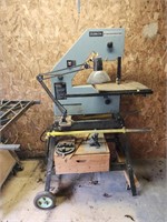 Delta 16" Band Saw With Light And Blades