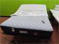 Queen Size Electric Bed w/ NEW Serta Mattress NICE