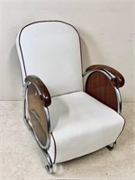 STREAMLINED MID CENTURY LOUNGE CHAIR