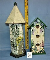 2 bird houses