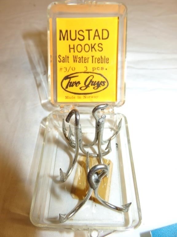 Mustad Hooks Salt Water Fishing Hooks NIB!