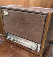 Vintage Sony Radio (works)