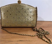 323 - RETRO GOLDTONE SHOULDER BAG (A5)