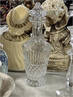 Lead crystal decanter with lid