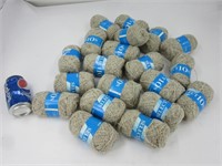 30 pelotes de laine neuves