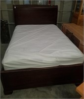 Like New Full Size Bed Set
