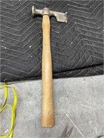 Wallboard wolf handle hammer