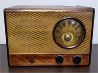 Emerson Model 539 Tube Radio 11"