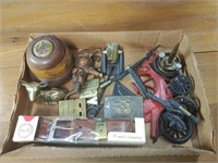 Tray lot belt buckles, WW2 art, cast collectibles