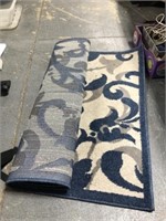 AREA RUG