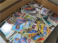 COLLECTION OF BASEBALL CARDS VINTAGE TOPPS