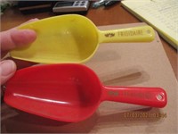 2 Vtg. Frigidare Plastic Scoops