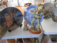 2 Decorative plates, 2 figurines