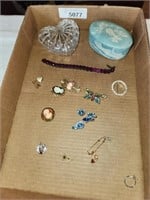 Vintage Costume Jewelry, Cameo & 2 Ring / Dresser
