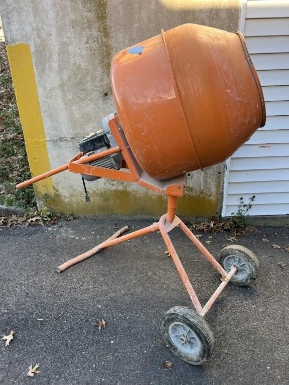 Central Machinery 2.5 Cu. Ft. 1/2HP Cement Mixer