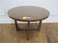 MCM 1950'S SIDE ROUND TABLE  28W   19H  VERY CLEAN