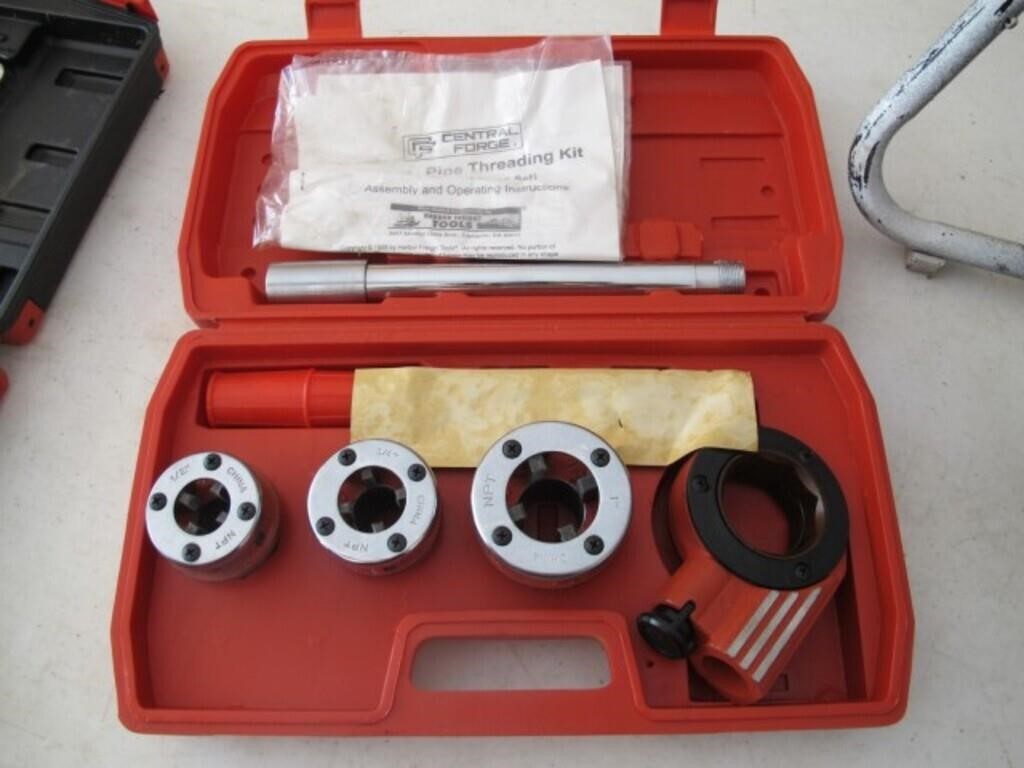 CENTRAL FORGE PIPE THREAD SET IN BOX.