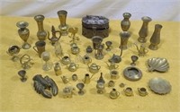 Assorted small brass items.