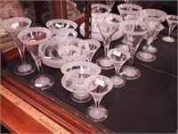 16 pieces of elegant glass service for
