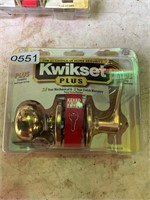 Kwikset Keyed Entry door knob set