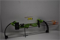 Bear Youth Compound Bow w/Arrows. Excellent