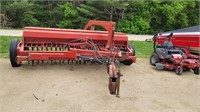 International 5100 Grain Drill with Rear Hitch