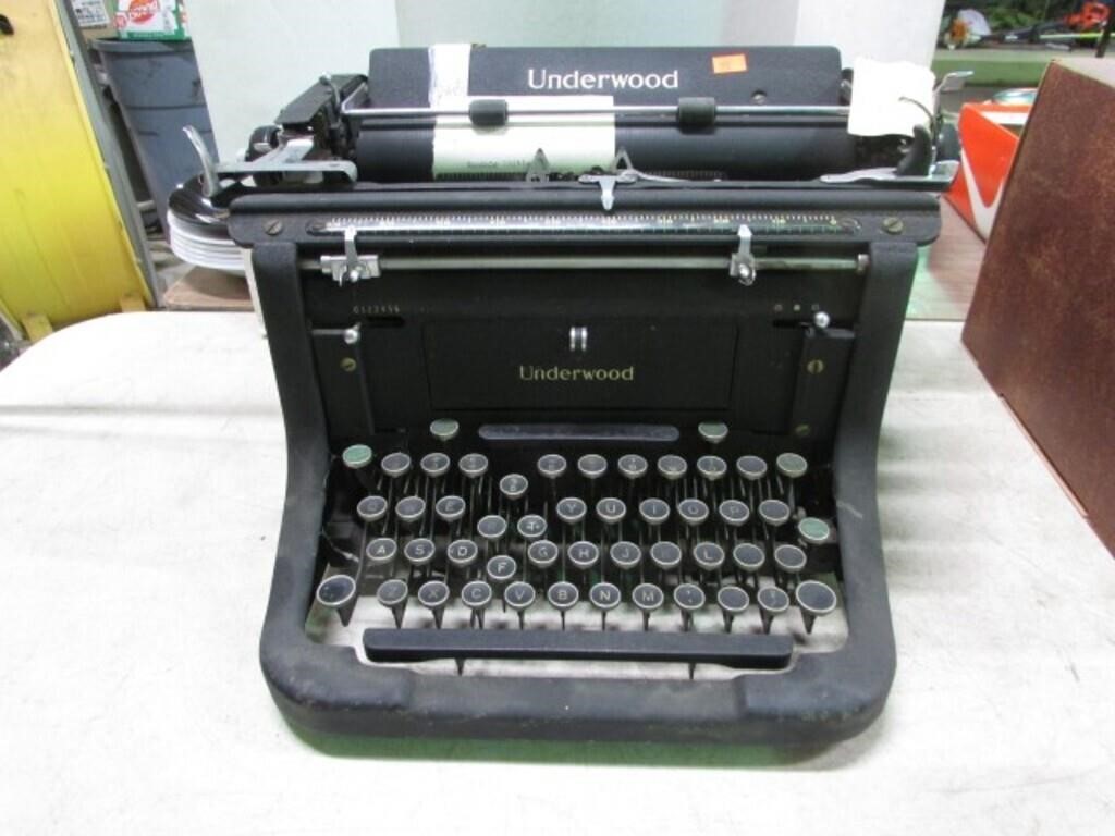 VINTAGE UNDERWOOD TYPEWRITER