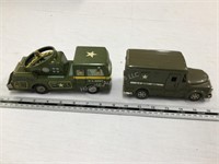 2 tin friction army trucks Japan