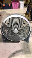 Lakewood 20 inch floor fan with three speeds,