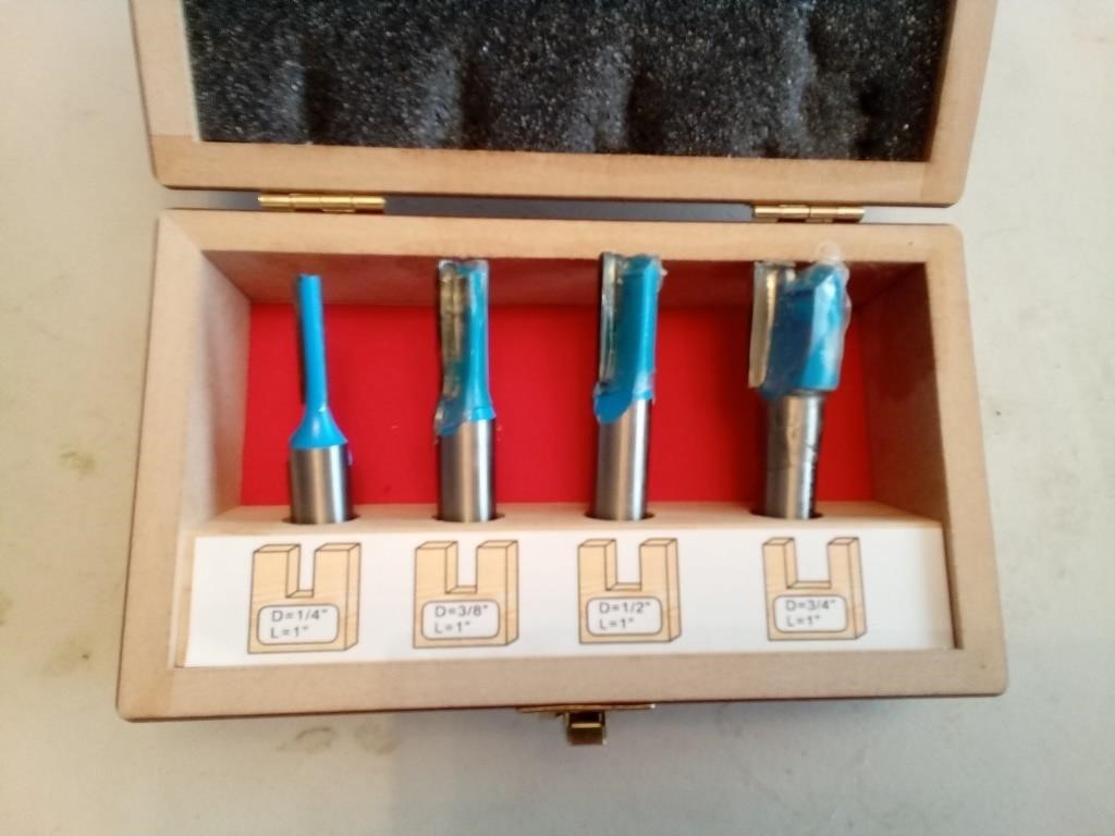 Router Bits in Wood Case, 3/4, 1/2, 3/8, 1/4