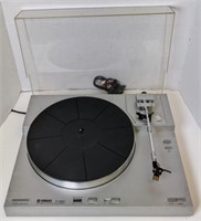 Yamaha P-550 FG Servo D.D. Full Auto Turntable.