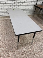 5 ft student desk / table