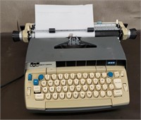 Smith-Corona 250 Electric Typewriter. Works.
