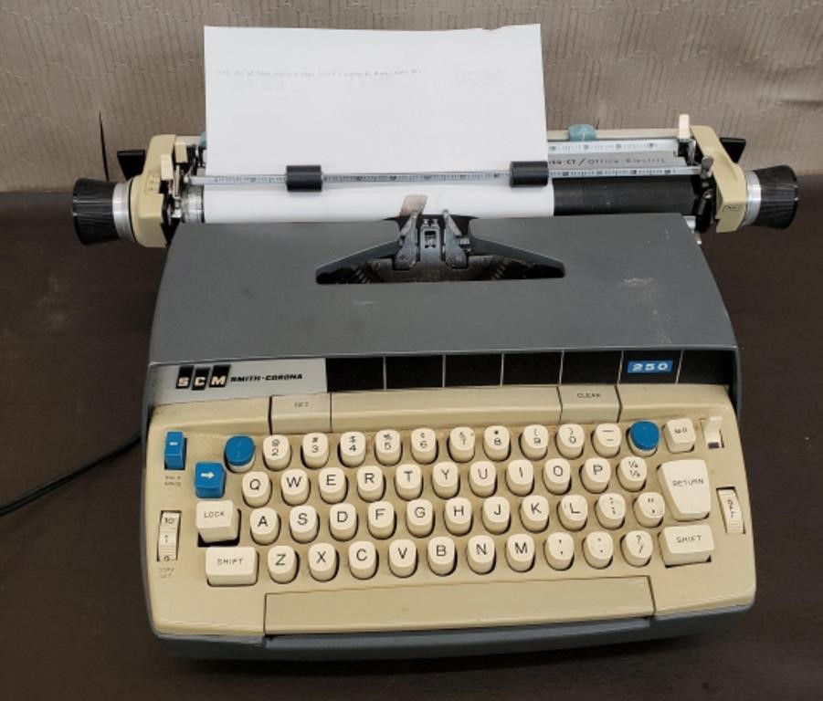 Smith-Corona 250 Electric Typewriter. Works.