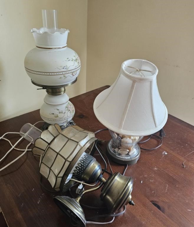 2 lamps, wall sconce