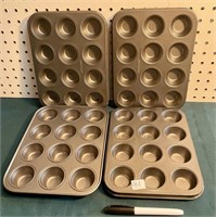 4 MINI MUFFIN TINS