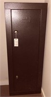 Lot #3770 - Homax Locking 7 gun safe/cabinet