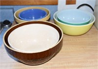 (2) vintage Pyrex mixing bowls, (4) primitive
