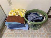 LAUNDRY BASKET W/ TOWELS