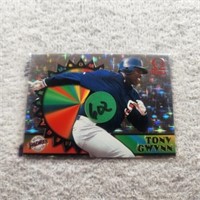 1998 Omega Prism Tony Gwynn