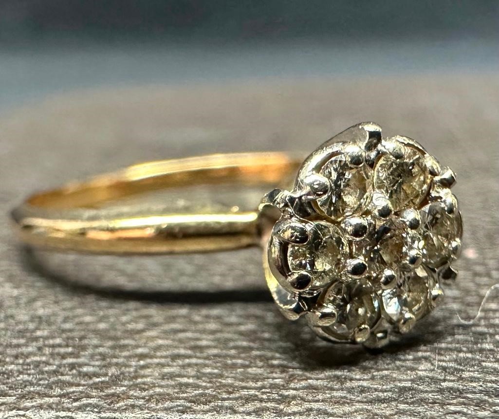 14k Gold .21 tcw Diamond 7 Stone Ring