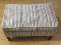 18x25x13in footstool. Good condition