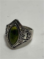 VINTAGE STERLING SILVER RING WITH GREEN STONE