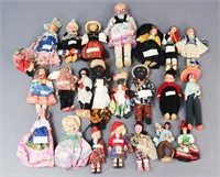 Worldwide Doll Club Collection / 23 pc