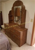 Dresser w/Mirror (58"L x 18"W x 30"H)