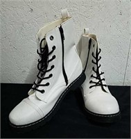 Size 7.5m Arizona Jean company memory foam shoes