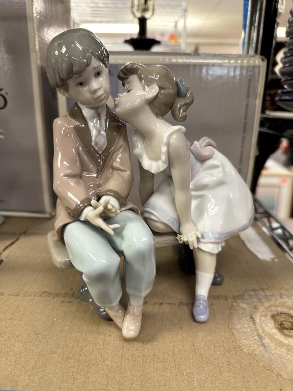 LLADRO PORCELAIN SCULPTURE TEN AND GROWING