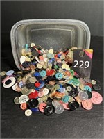 Vtg Buttons