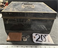 Vintage Metal Lockbox w Keys
